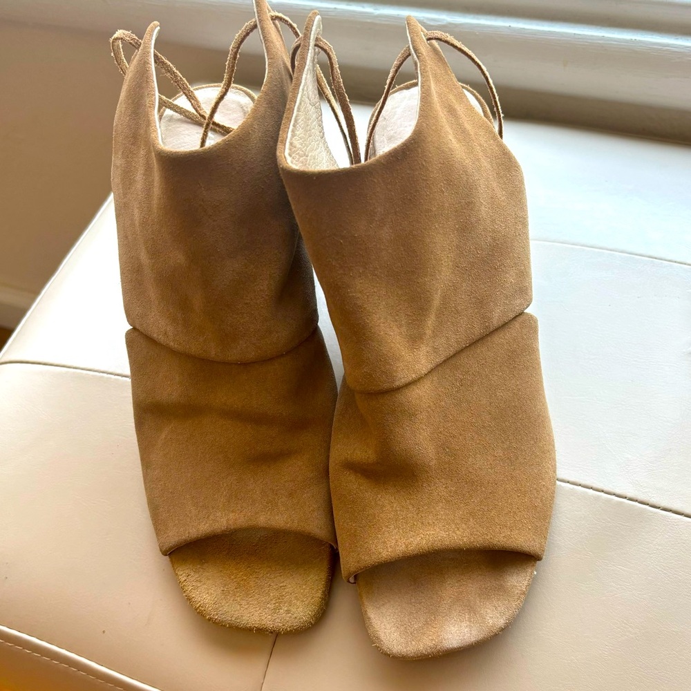 Suede Kenneth Cole Sandals Sz 9.5